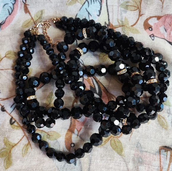 Vintage Black Round Glass Faceted Beaded Gold Tone Triple Strand Necklace EUC - Picture 4 of 9